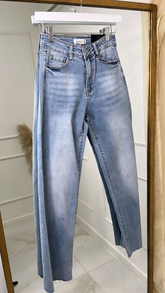 CASSIE light wash straight leg jeans