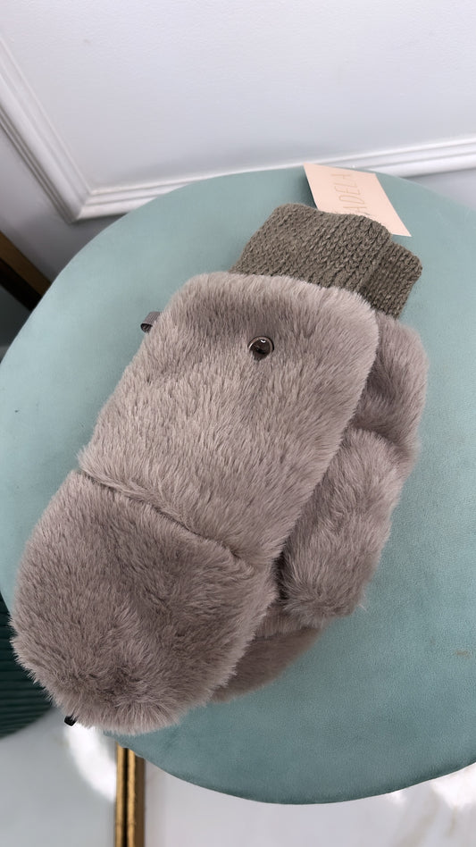 IVANNA grey faux fur mittens